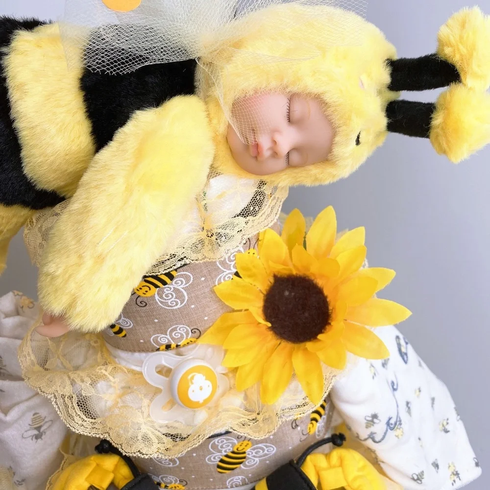 Slipping Baby Bee Diaper Cake, Bumblebee Baby shower